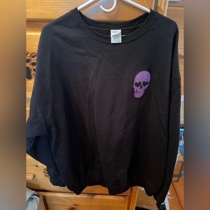 Black crew neck, 2XL, purple sparkle skull on the left chest
